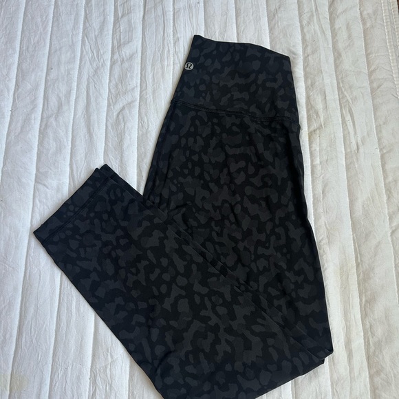 lululemon athletica Charcoal Leopard Leggings - Picture 1 of 6